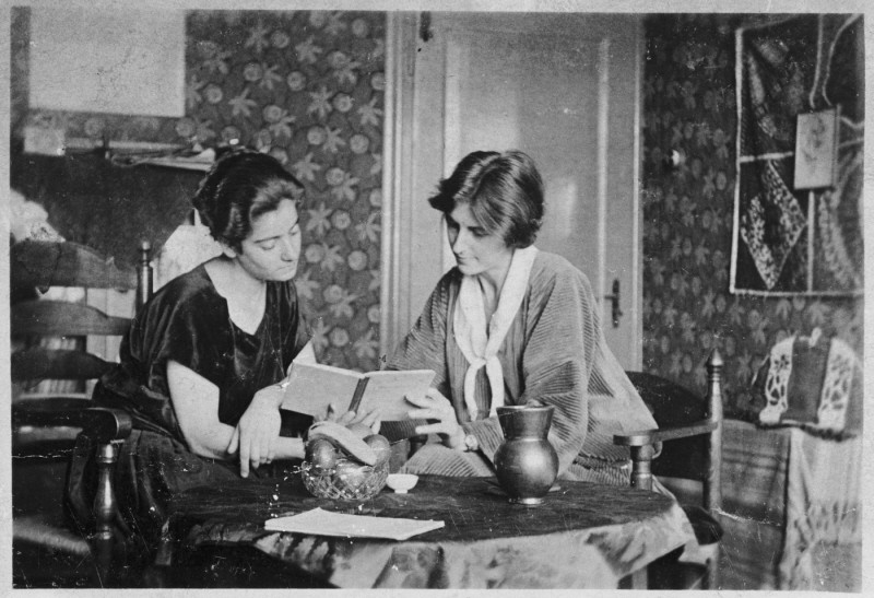 Frieda_Belinfante_and_Henriëtte_Hilda_Bosmans.jpg