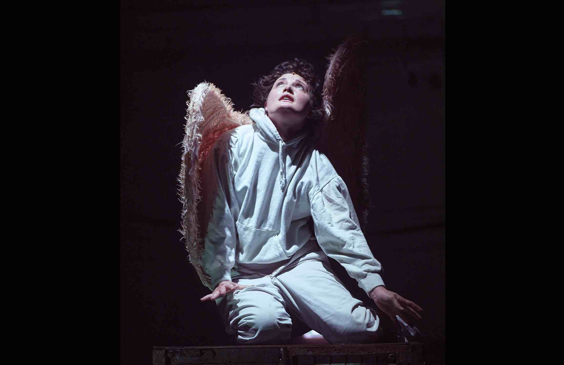 Angels-Bone-foto-Daniel-Senzek.jpeg