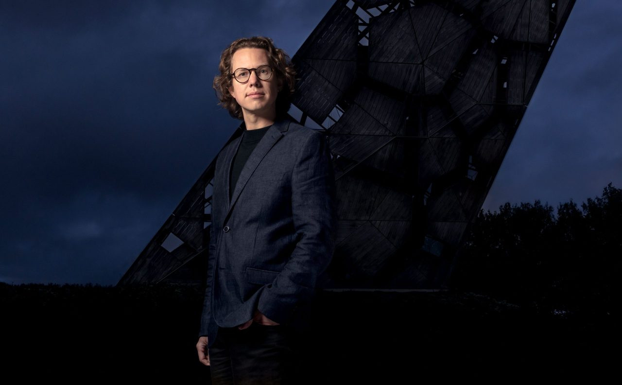 Hannes-Minnaar_Bach-GBV_Green-Room-Creatives-Lars-van-den-Brink-e1771879481636-1280x792.jpg